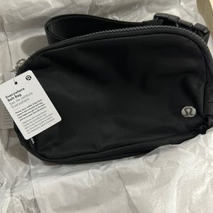 NWT lululemon everywhere belt bag black